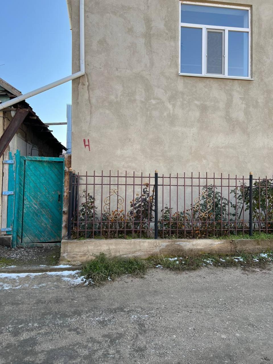 Emir Guest House In Karakol Exterior foto
